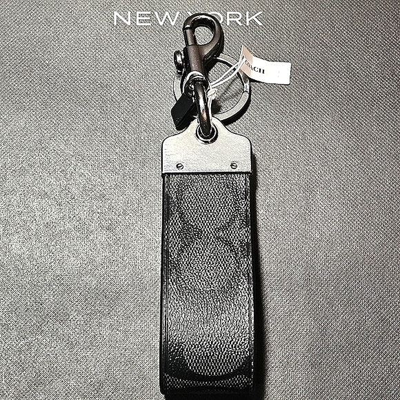 (UNISEX) COACH LOOP KEY FOB IN SIGNATURE CANVAS (NWT) - Picture 2 of 7